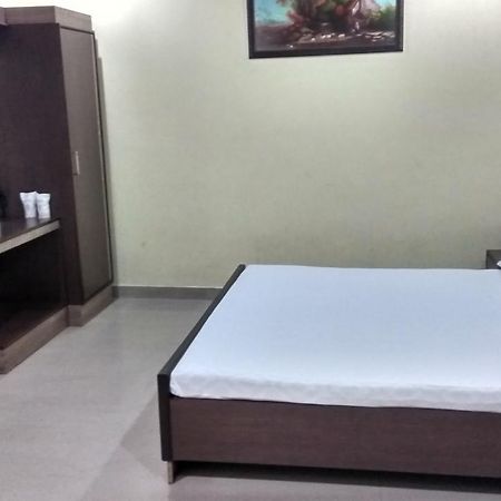 Hotel Varsa Dibrugarh Екстер'єр фото