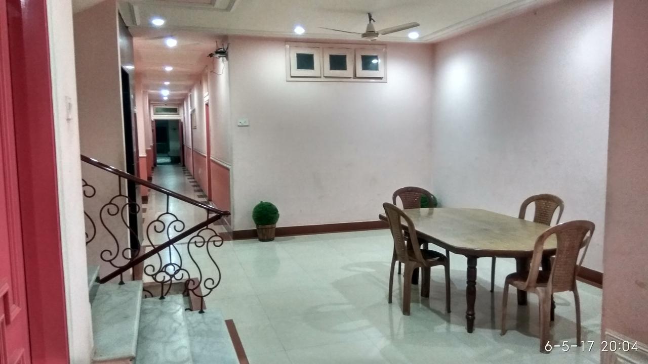 Hotel Varsa Dibrugarh Екстер'єр фото