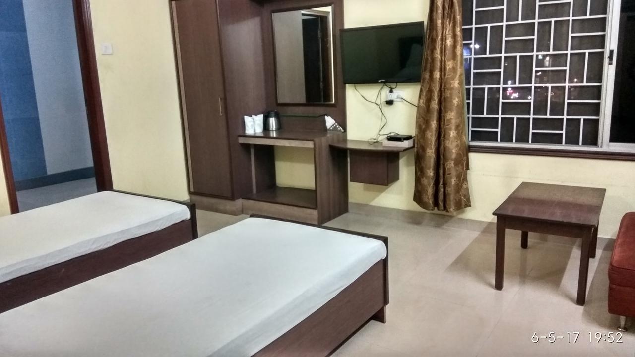 Hotel Varsa Dibrugarh Екстер'єр фото