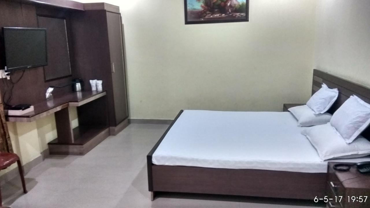 Hotel Varsa Dibrugarh Екстер'єр фото