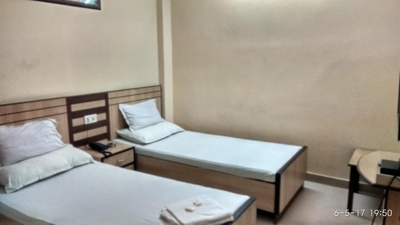 Hotel Varsa Dibrugarh Екстер'єр фото