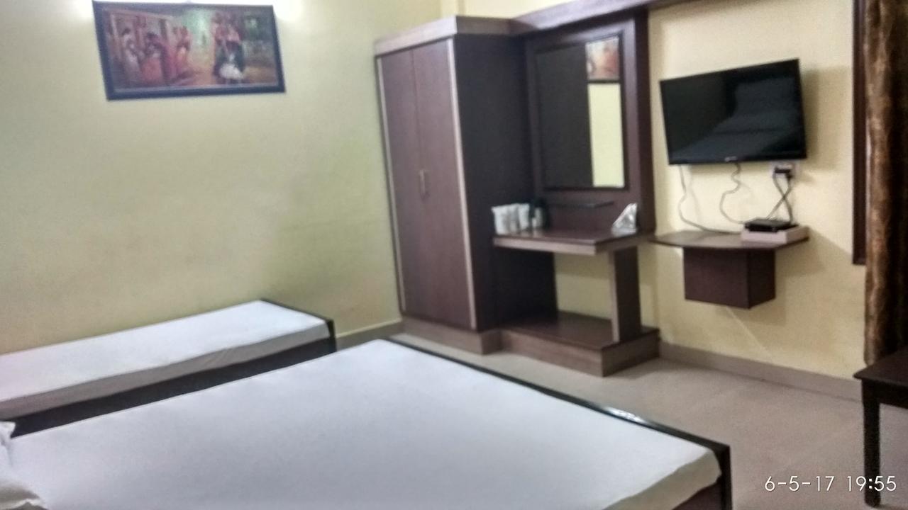 Hotel Varsa Dibrugarh Екстер'єр фото