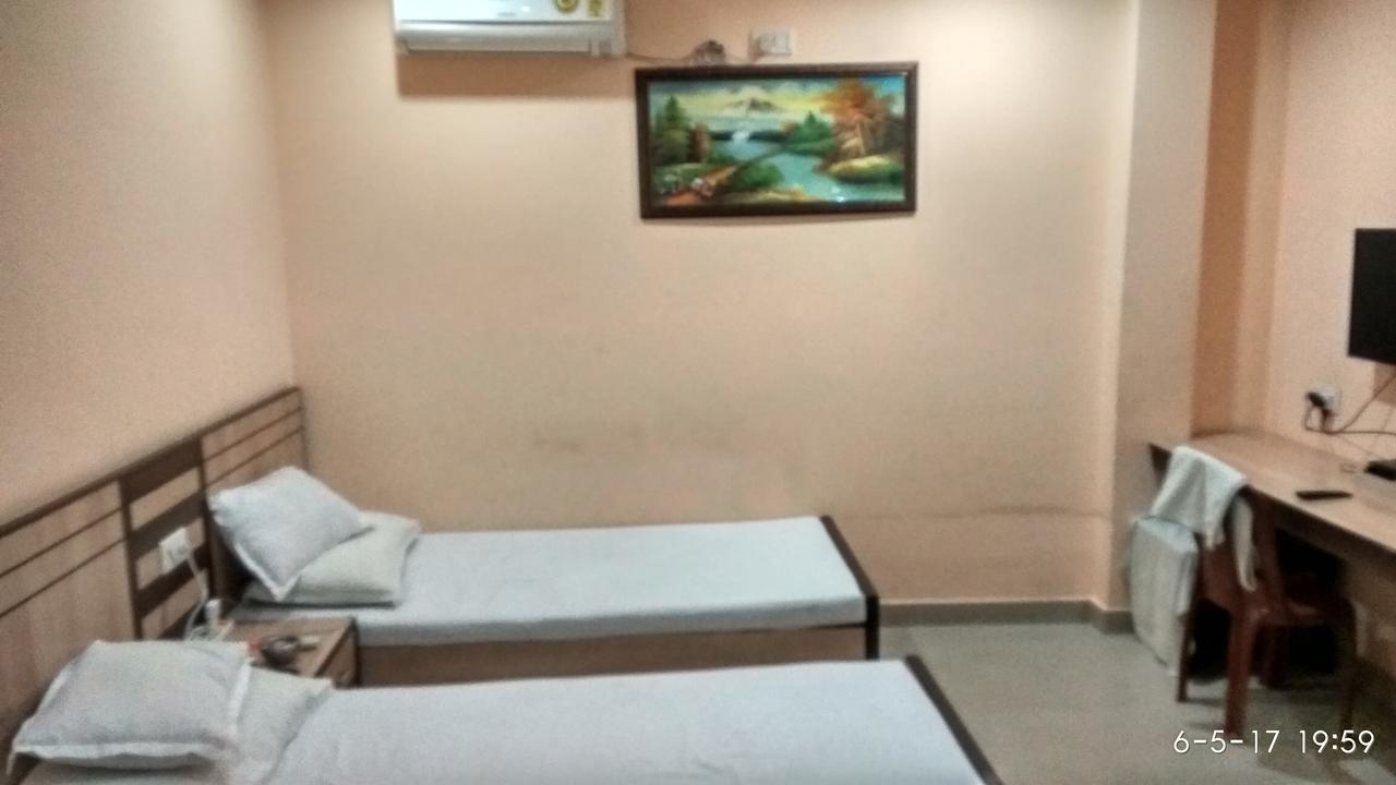 Hotel Varsa Dibrugarh Екстер'єр фото