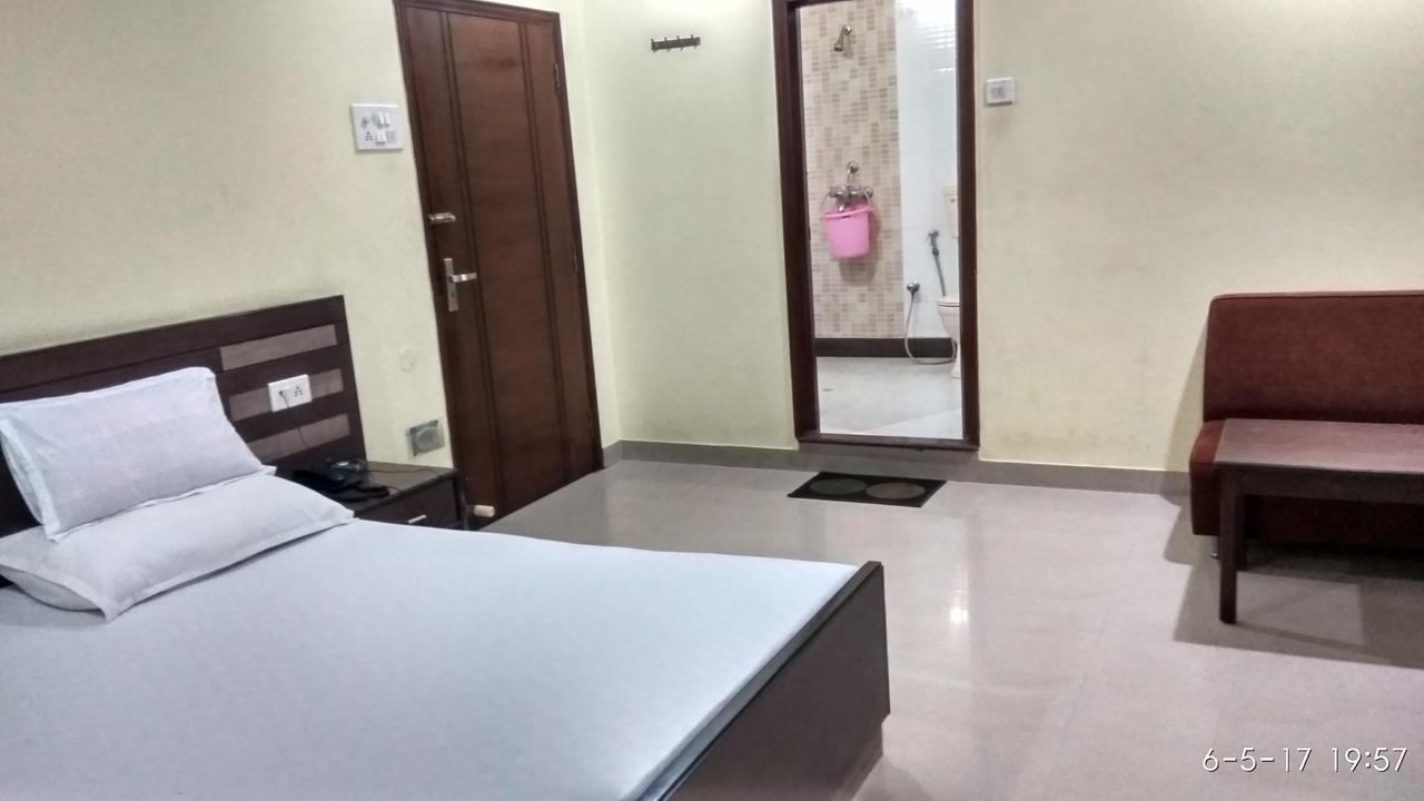 Hotel Varsa Dibrugarh Екстер'єр фото