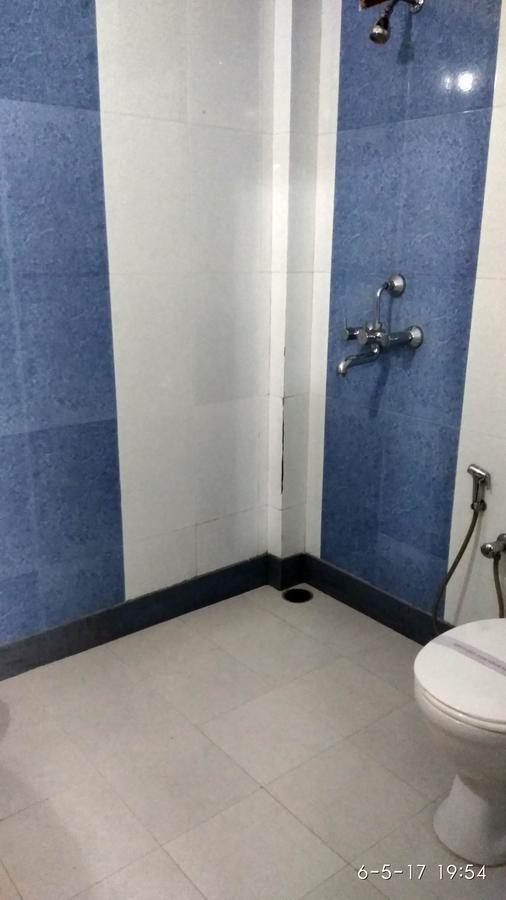 Hotel Varsa Dibrugarh Екстер'єр фото