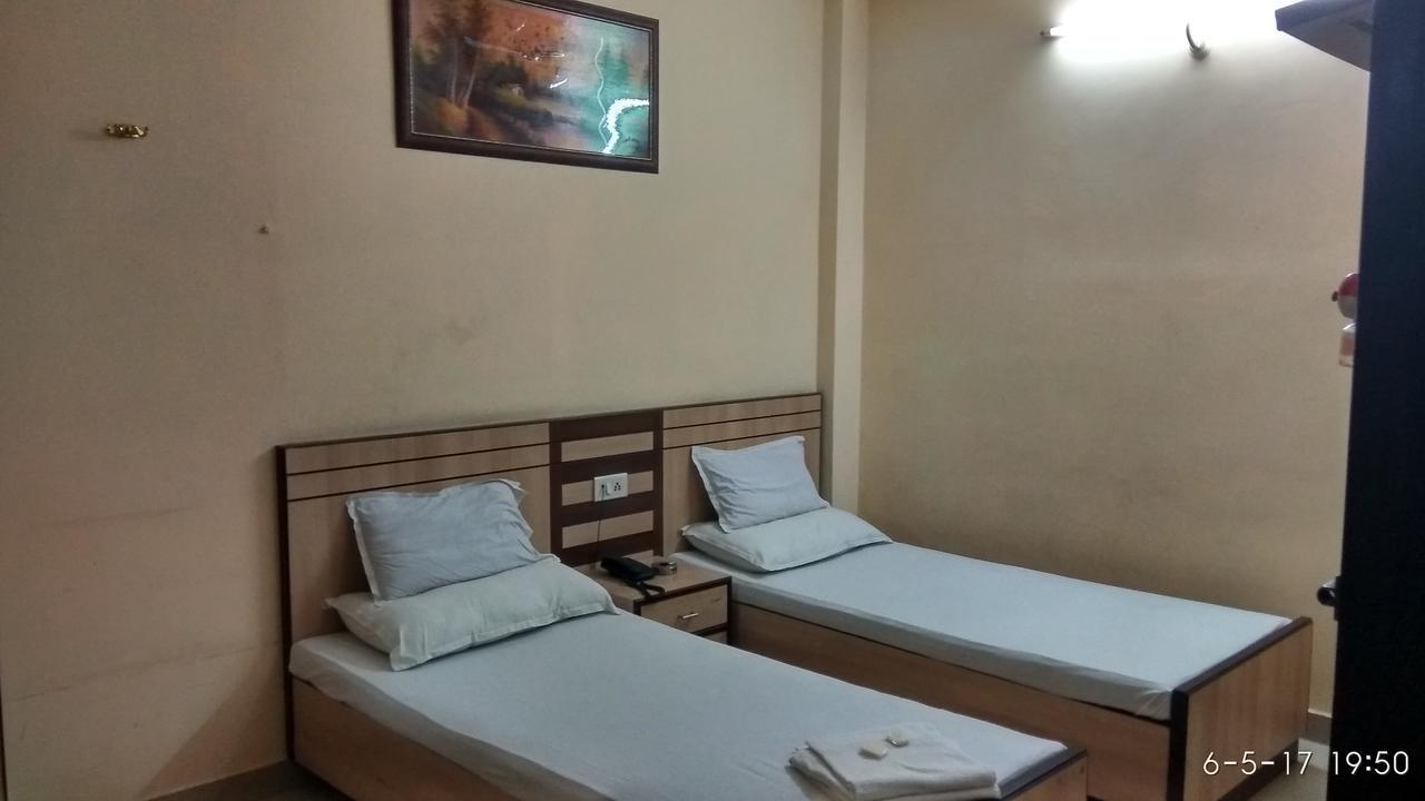 Hotel Varsa Dibrugarh Екстер'єр фото