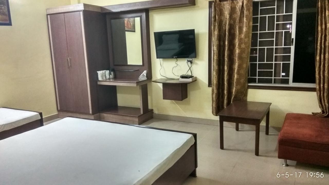 Hotel Varsa Dibrugarh Екстер'єр фото